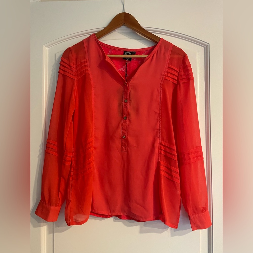 Matilda Coral-Red Long Sleeve Pintuck V-Neck Lace Accent Blouse NEW Small